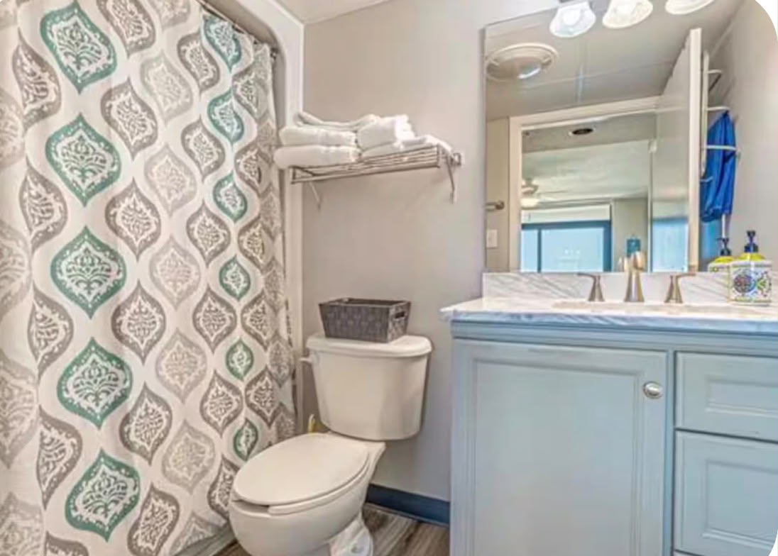 Immaculate Guest Bathroom & Vanity